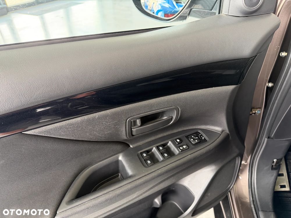 Mitsubishi Outlander 2.0 Invite + 2WD - 11