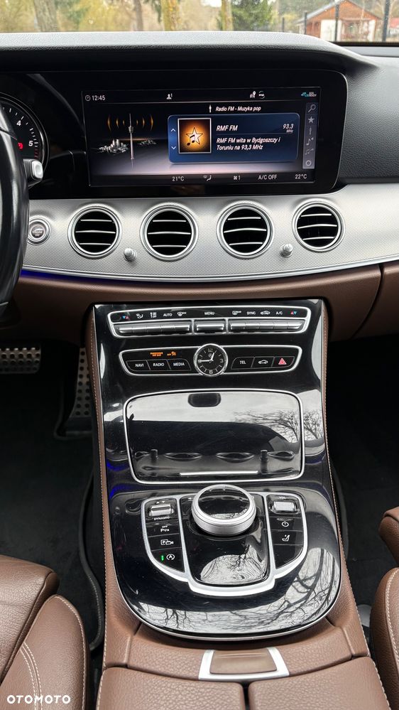 Mercedes-Benz Klasa E 220 d 4-Matic 9G-TRONIC - 32