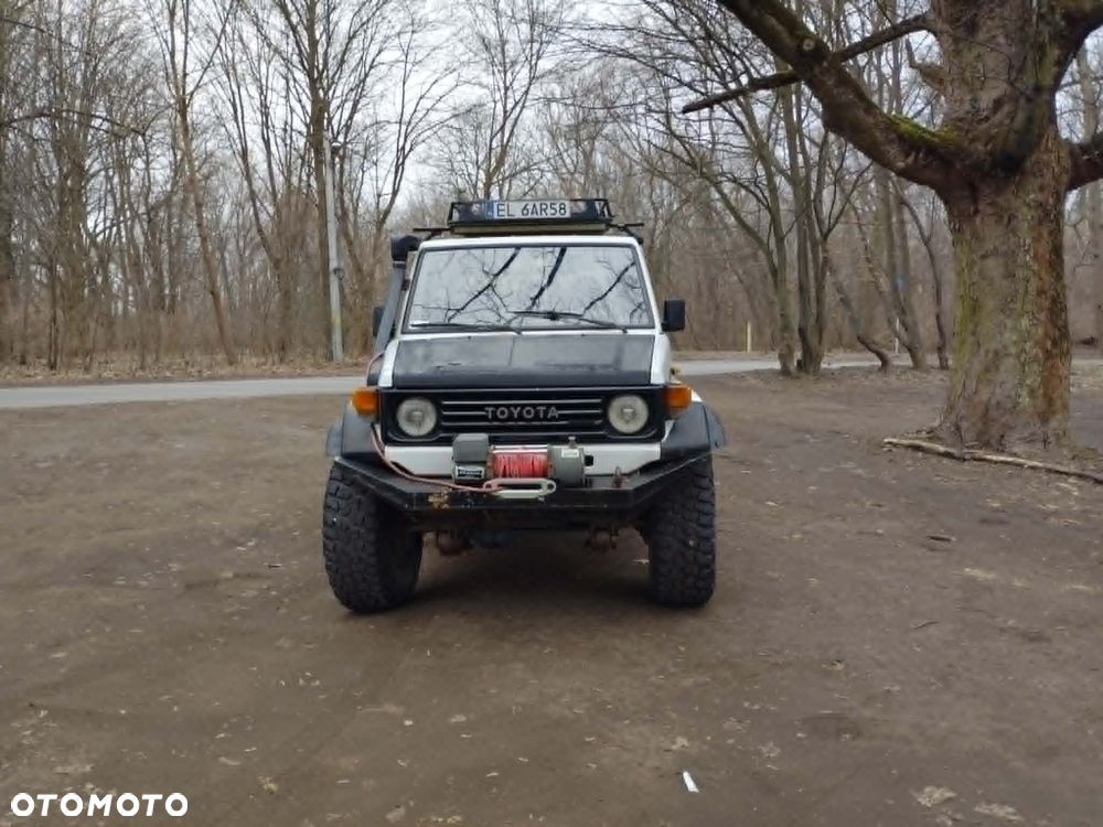 Toyota Land Cruiser HT LX - 3