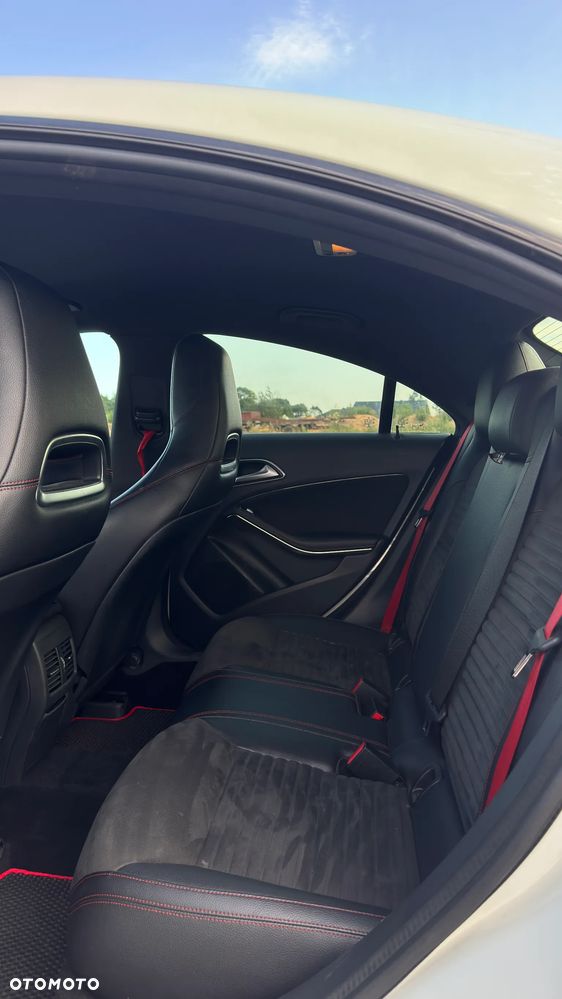 Mercedes-Benz CLA 45 AMG 4-Matic - 8