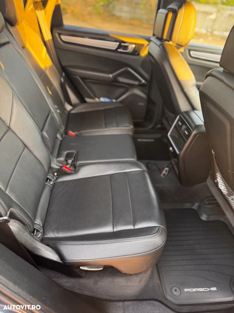 Porsche Cayenne - 9