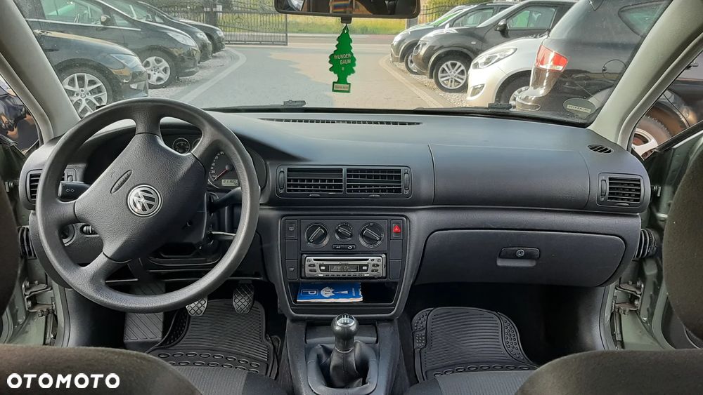 Volkswagen Passat 1.6 - 11