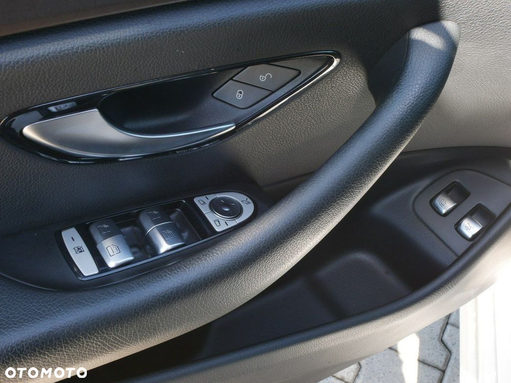 Mercedes-Benz Klasa E 220 d 9G-TRONIC - 21