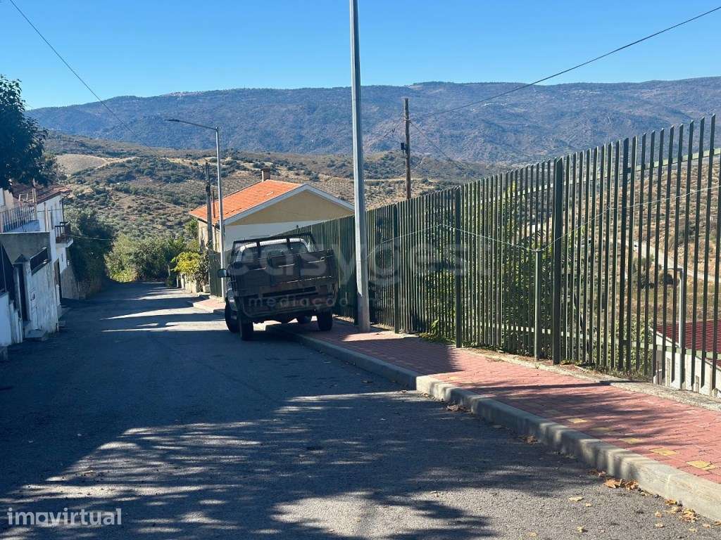 Casa de campo para restaurar com terreno em Torre de Moncorvo. - Grande imagem: 2/13