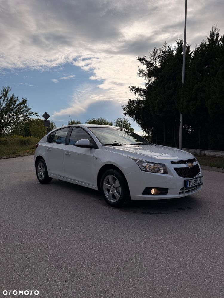 Chevrolet Cruze 1.6 LS - 13