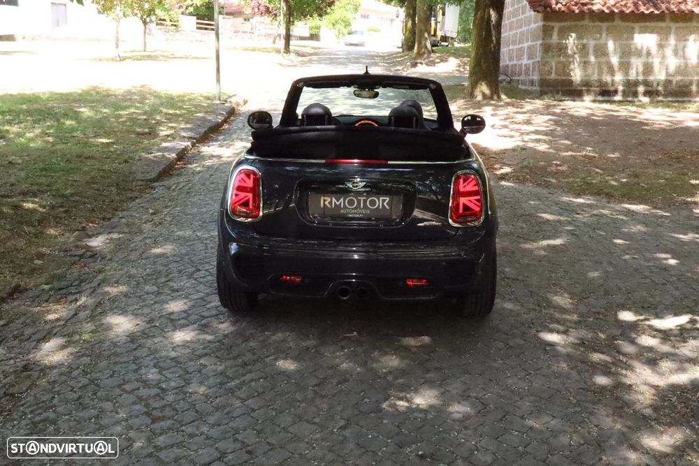 MINI Cabrio John Cooper Works - 22