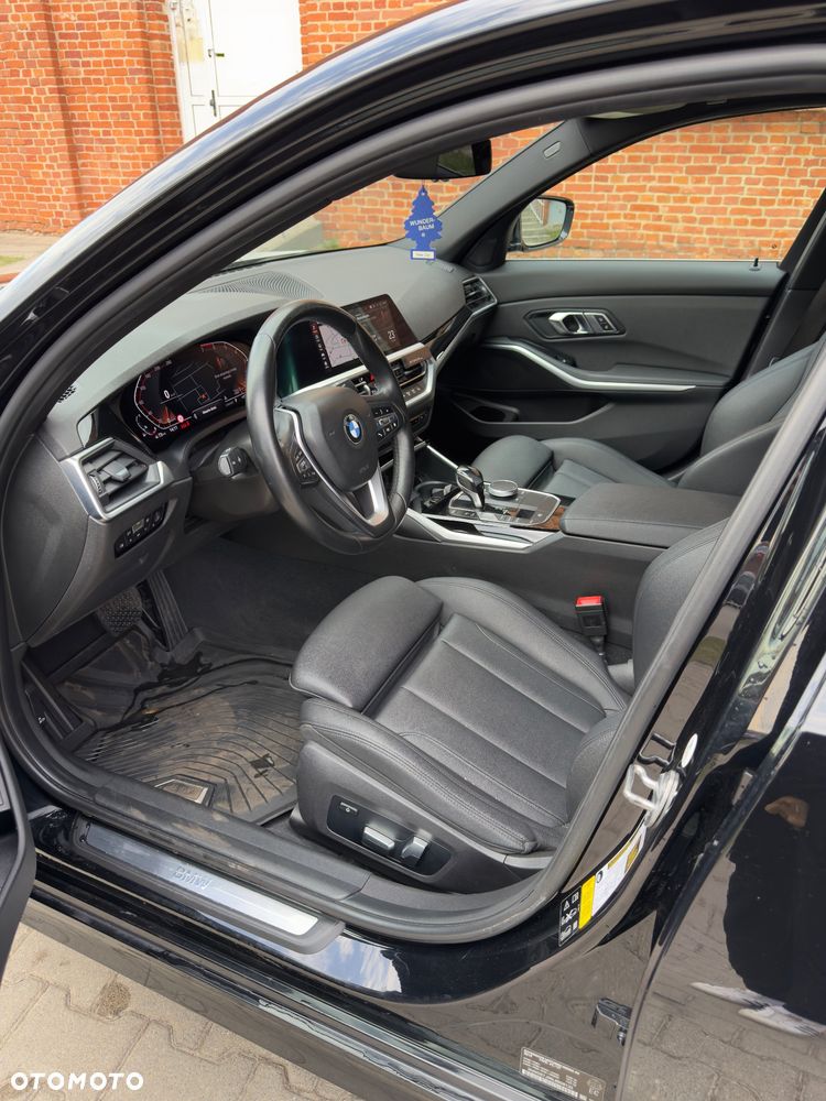 BMW Seria 3 330i xDrive Edition M Sport Shadow - 9