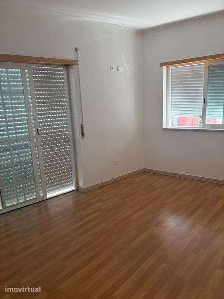Alugo apartamento T2 em Cheleiros Mafra - Grande imagem: 3/7