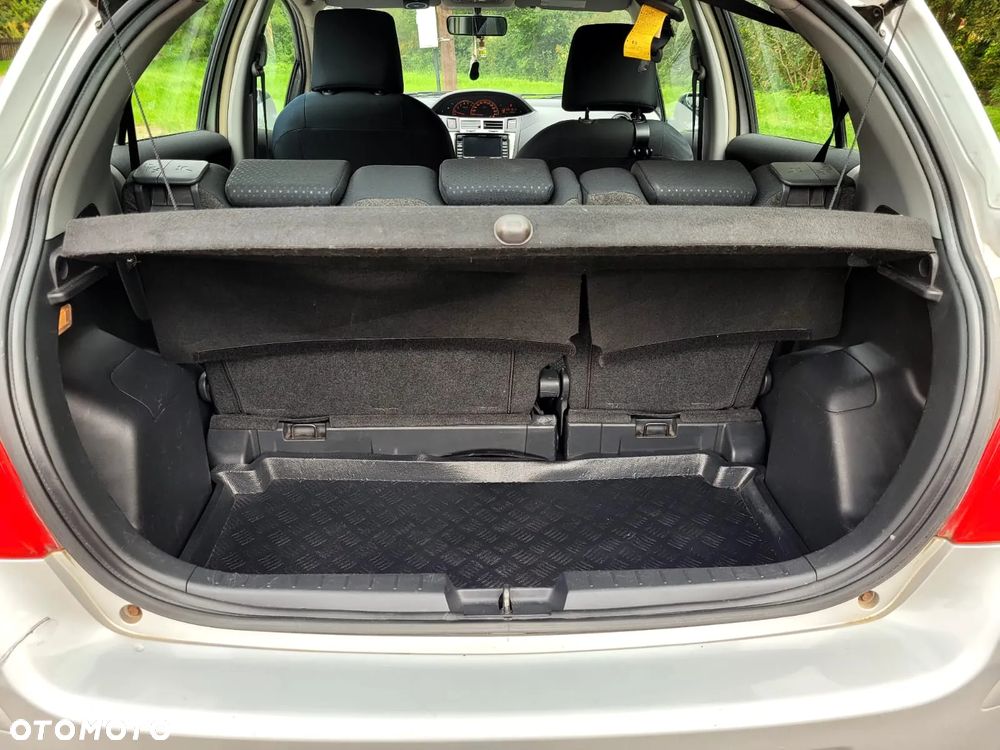 Toyota Yaris - 11