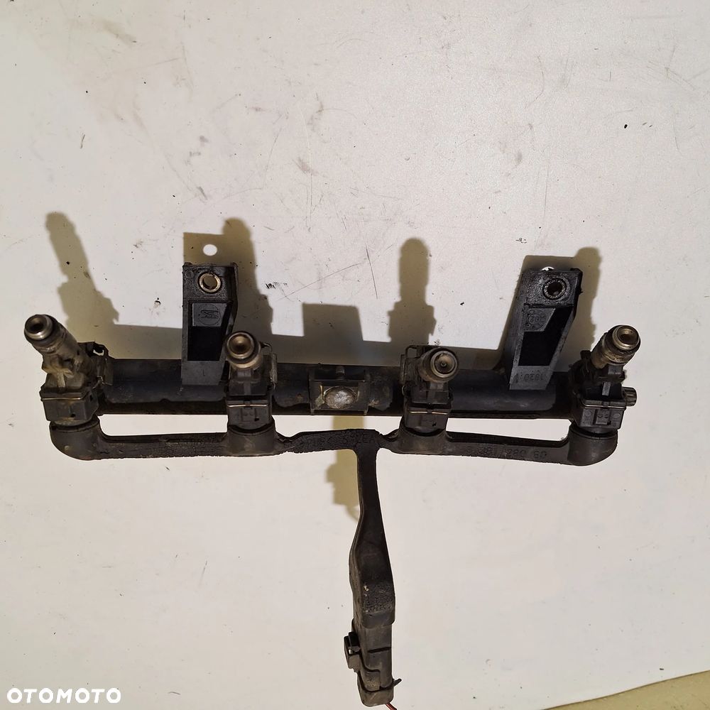 LISTWA WTRYSKOWA PEUGEOT 206 XSARA 1.4 B 9628982980D