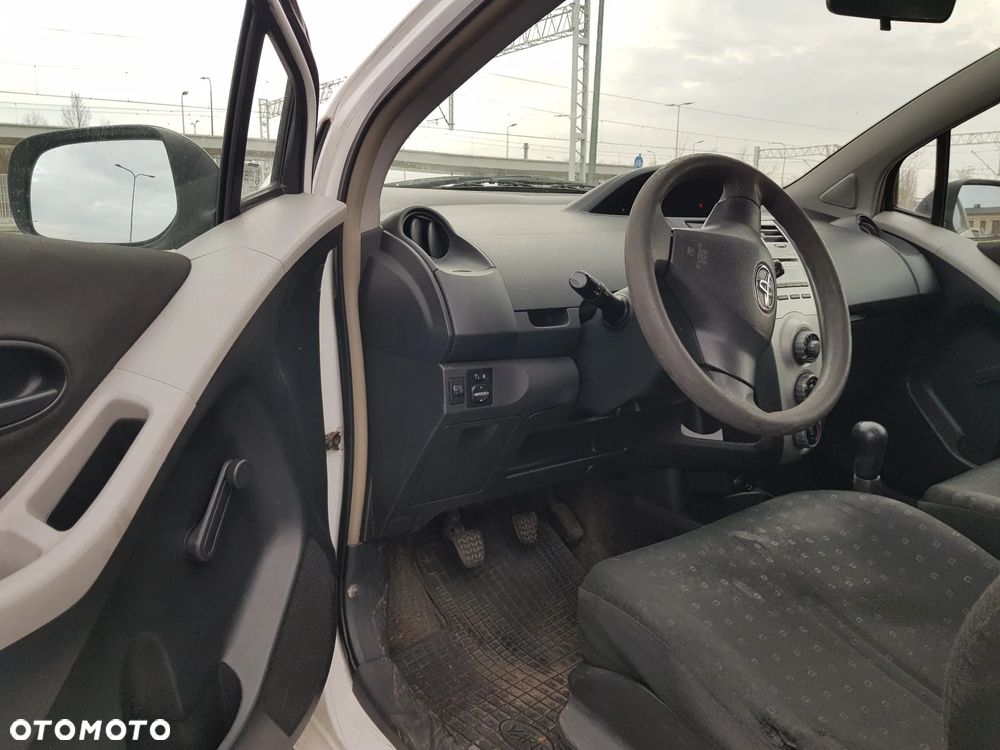 Toyota Yaris - 6