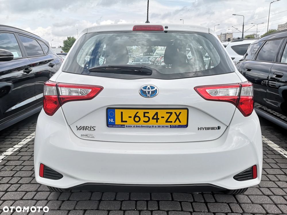 Toyota Yaris Hybrid 100 Sol - 5