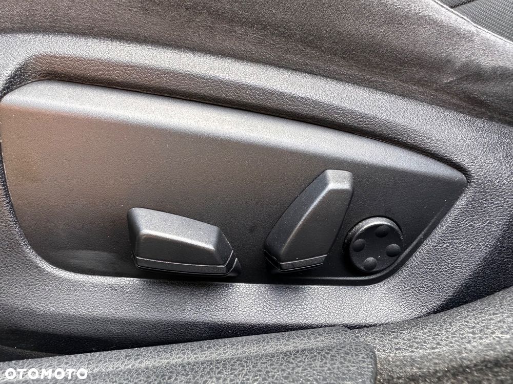 BMW Seria 5 520d xDrive - 12