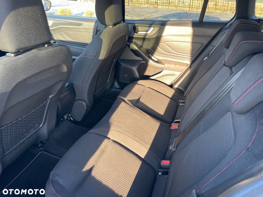 Ford Focus 1.0 EcoBoost Hybrid ST-LINE X - 9