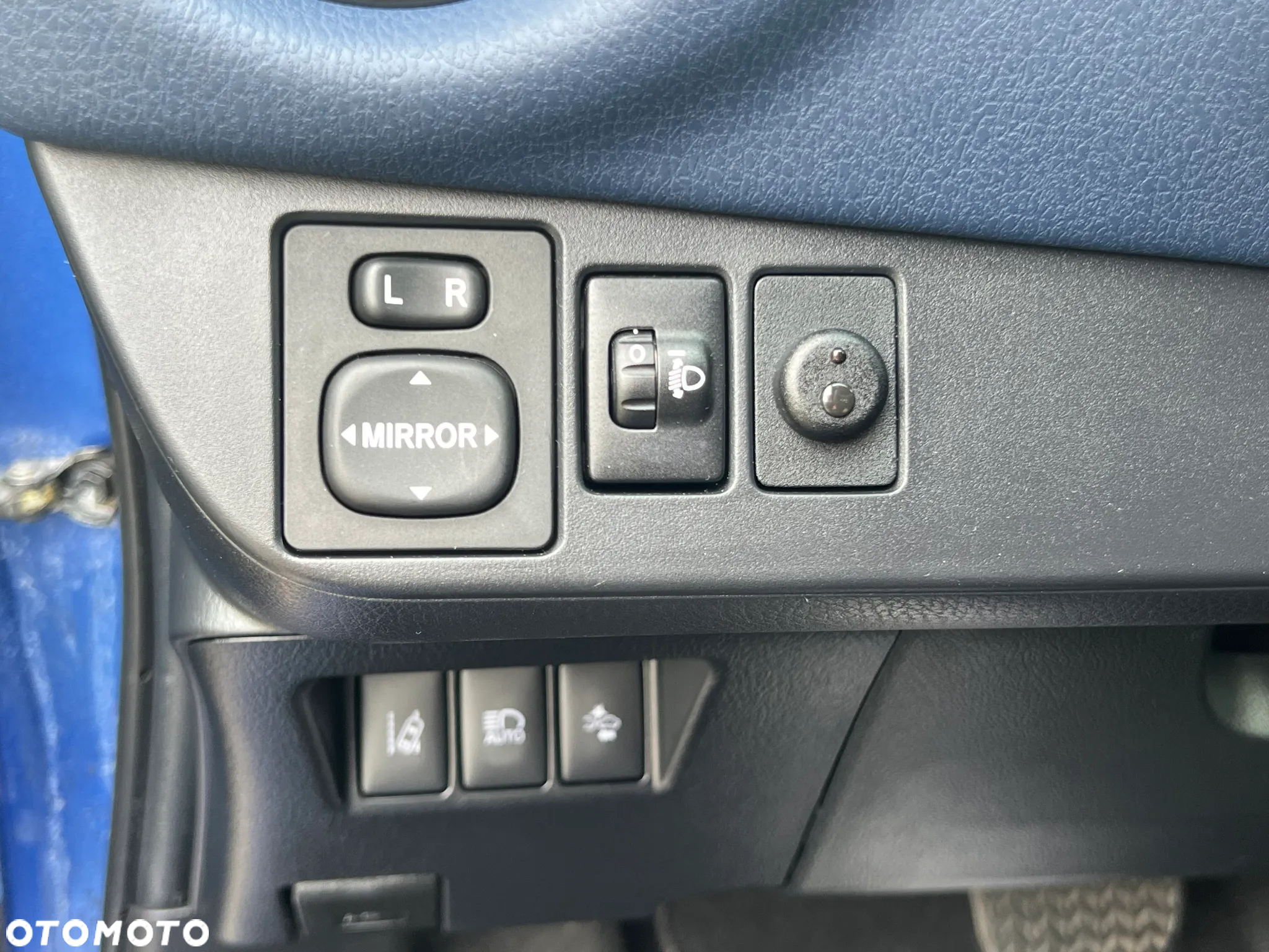 Toyota Yaris Hybrid 100 Selection Platinum - 24