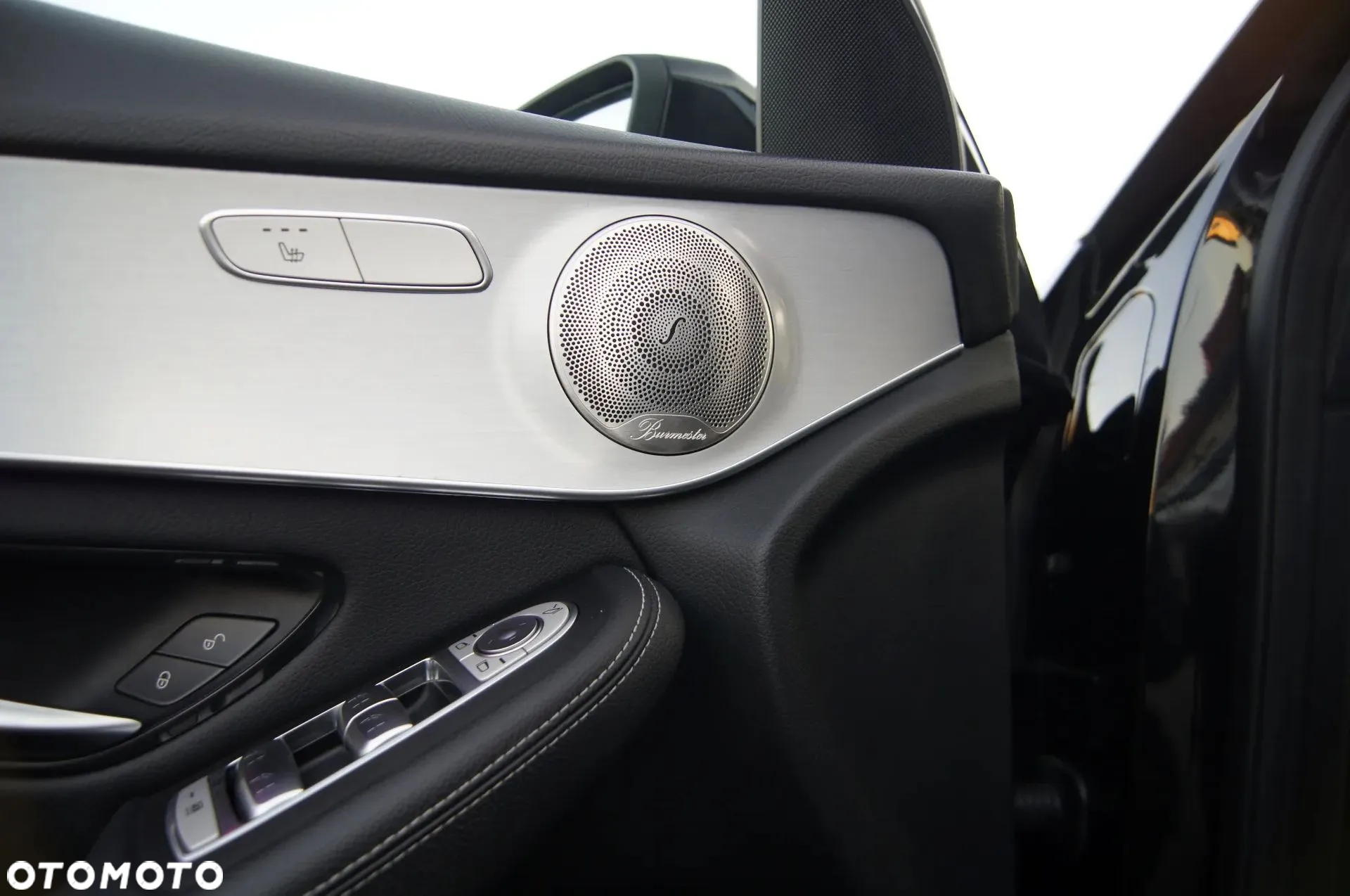 Mercedes-Benz GLC 300 e 4Matic 9G-TRONIC AMG Line Plus - 36