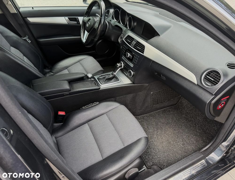 Mercedes-Benz Klasa C 220 CDI DPF (BlueEFFICIENCY) 7G-TRONIC Avantgarde - 14