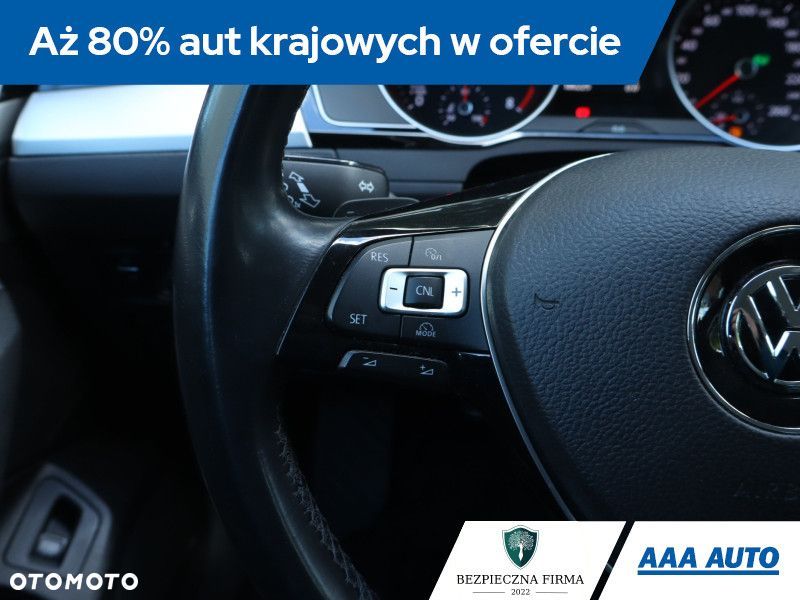 Volkswagen Passat - 22