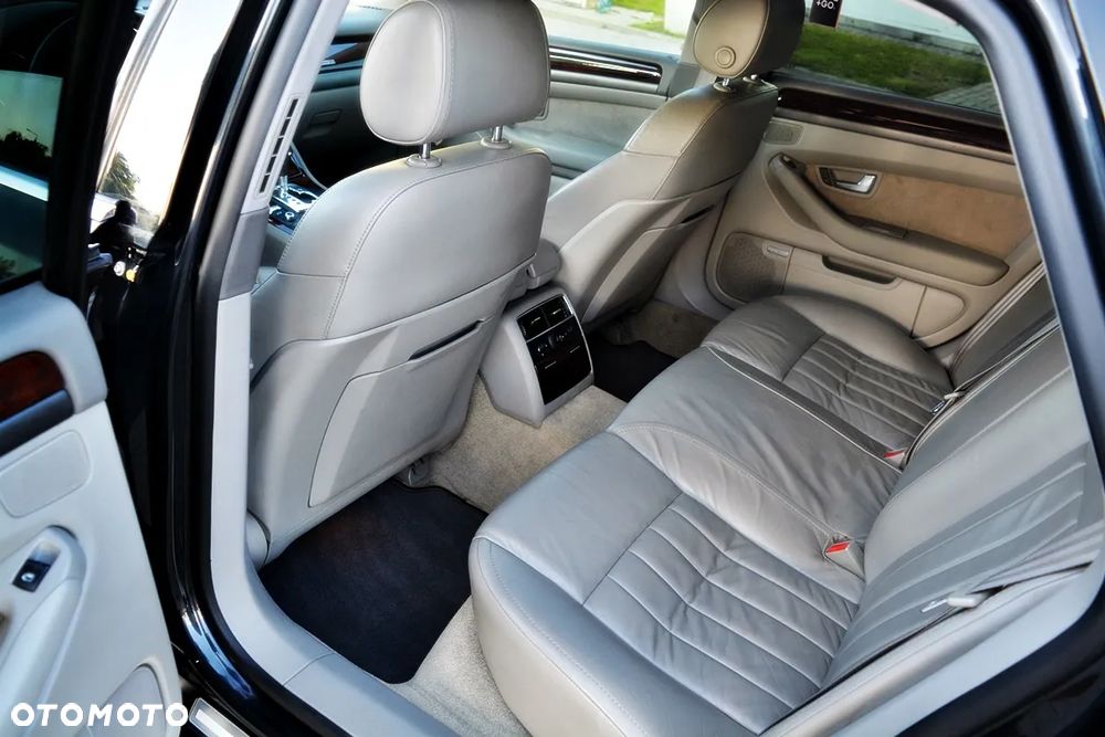 Audi A8 4.2 Quattro - 26