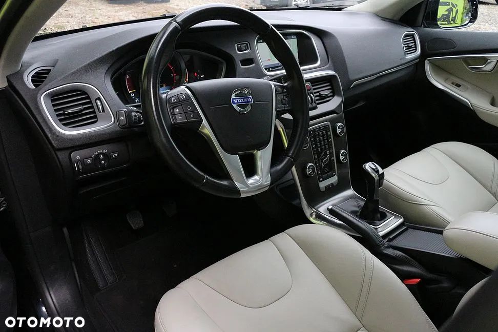 Volvo V40 D4 Summum - 25
