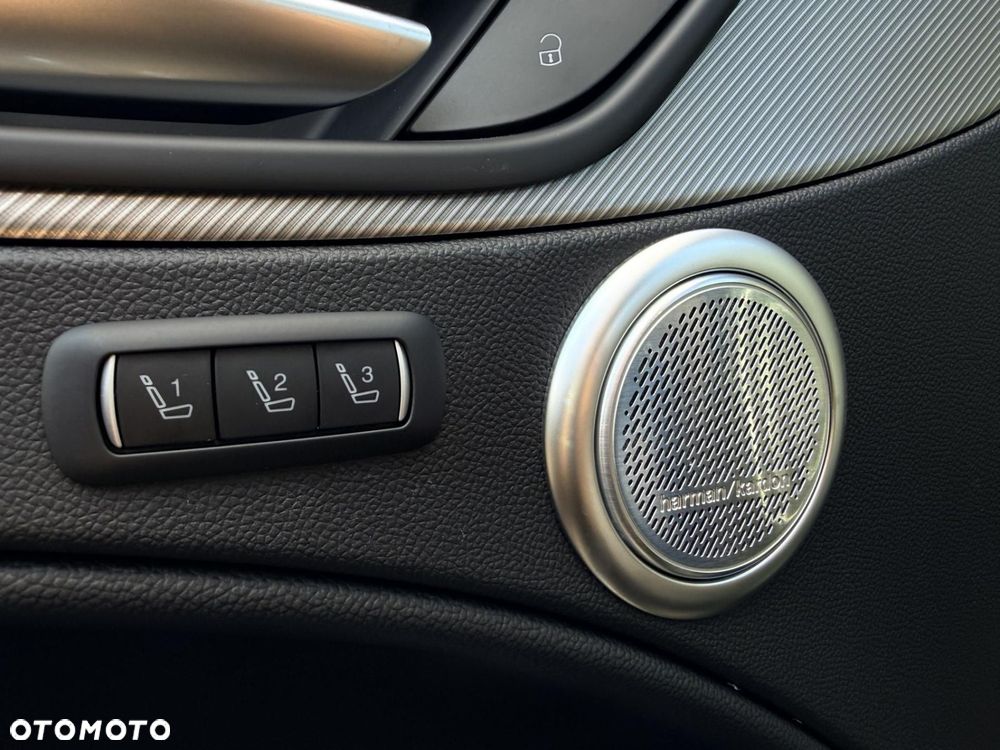 Alfa Romeo Stelvio - 22