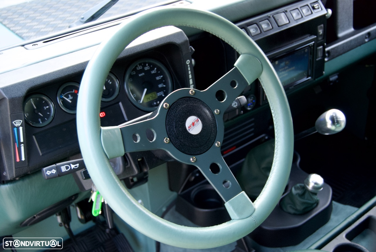Land Rover Defender 110 2.5 TD5 Metal Top - 19