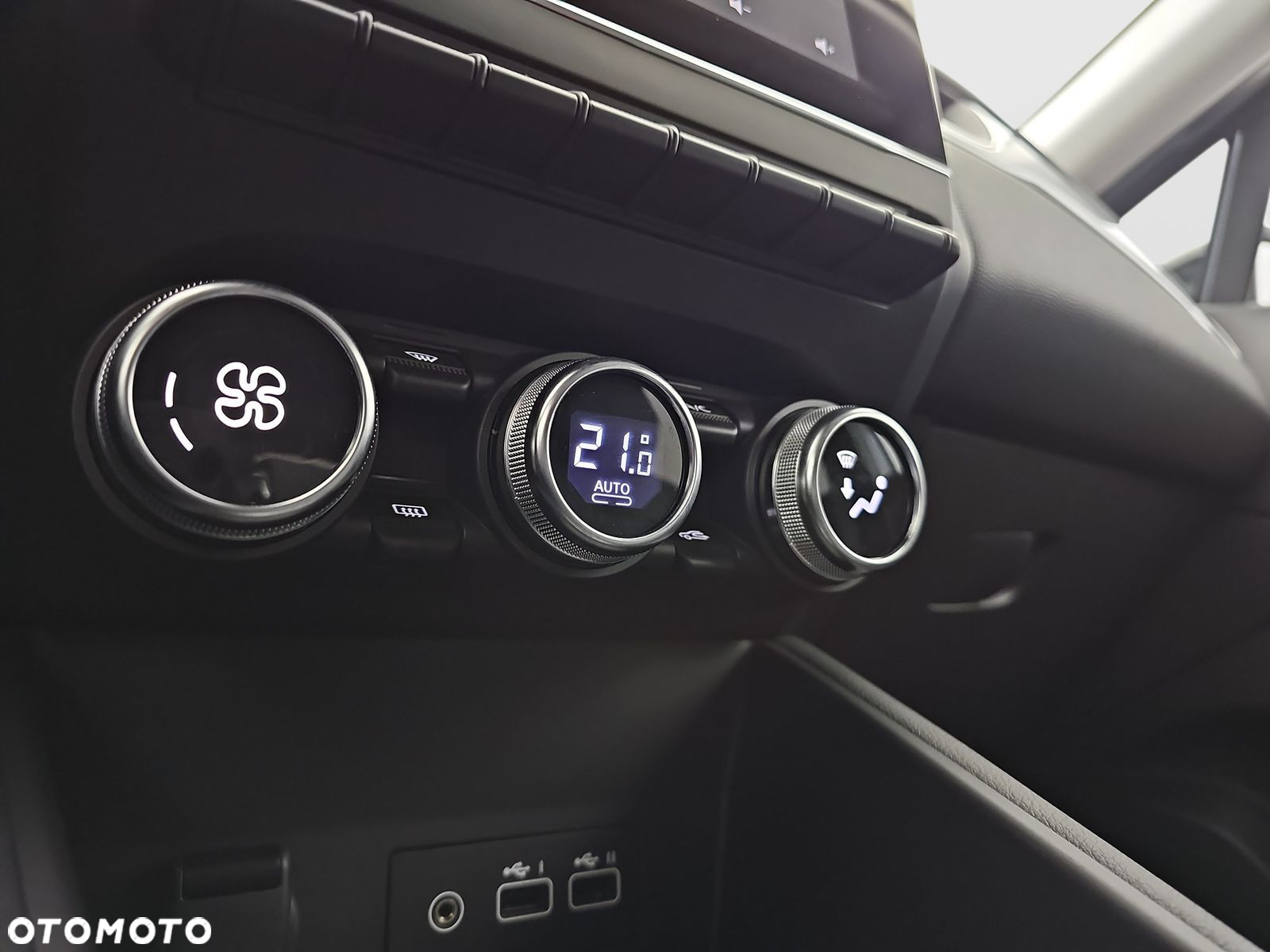 Renault Captur 1.3 TCe mHEV Techno EDC - 14