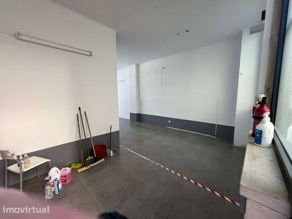 Loja com 50 m2 na Quinta do Conventinho - Grande imagem: 4/8