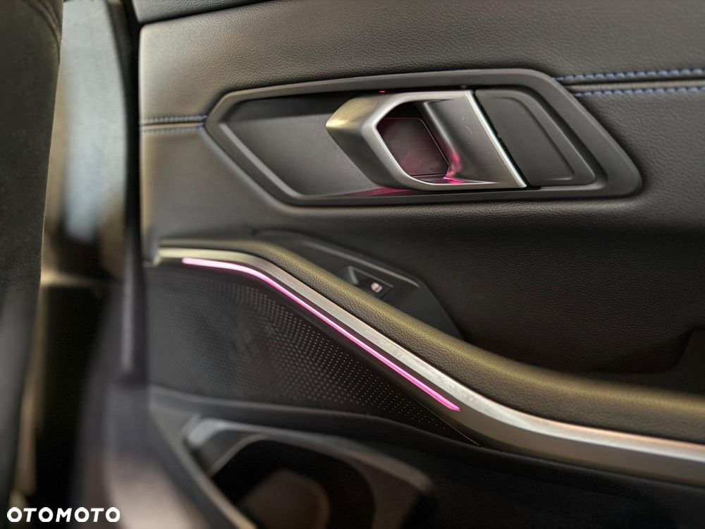 BMW Seria 3 318i M Sport - 21