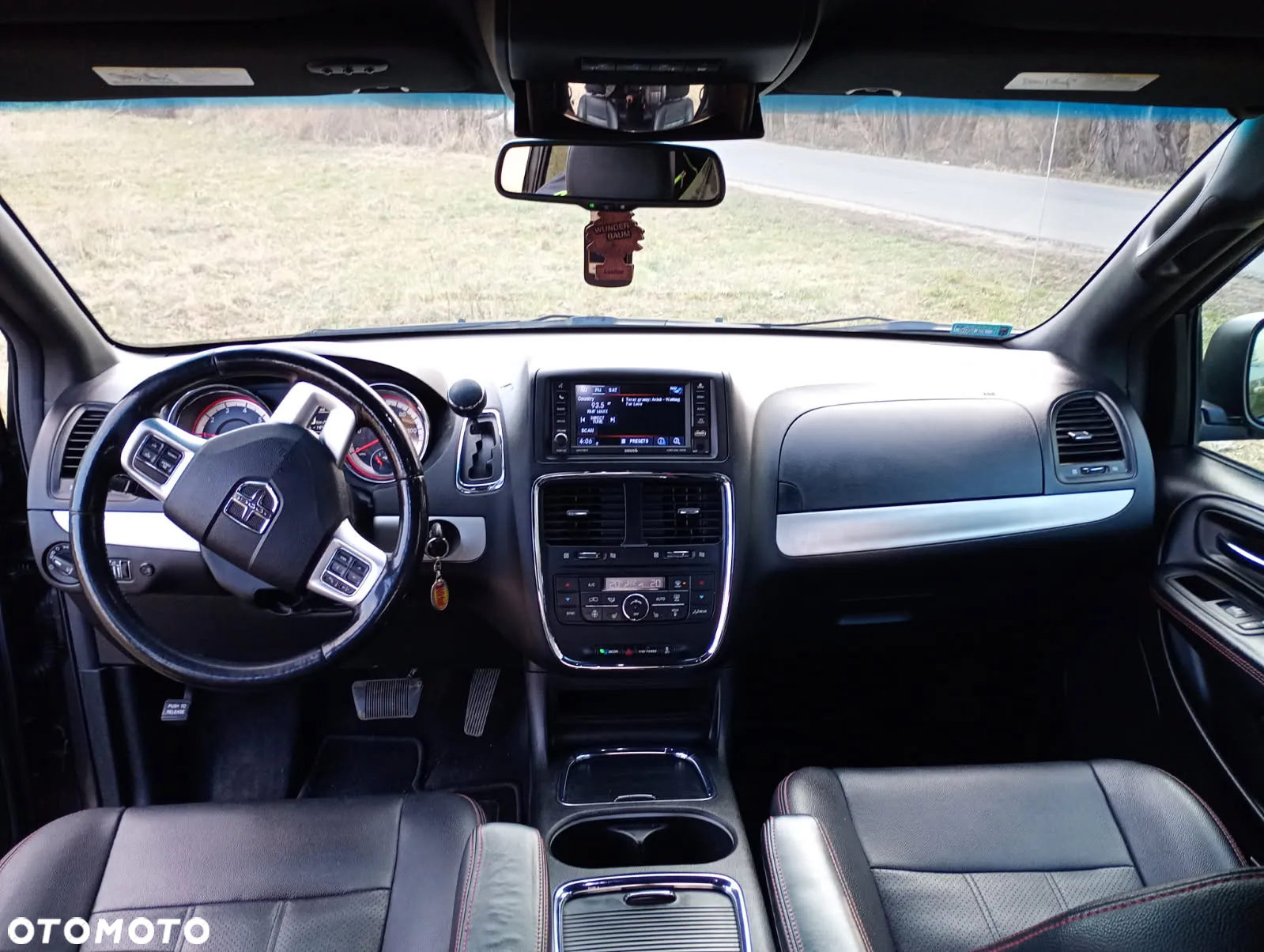 Dodge Grand Caravan - 27