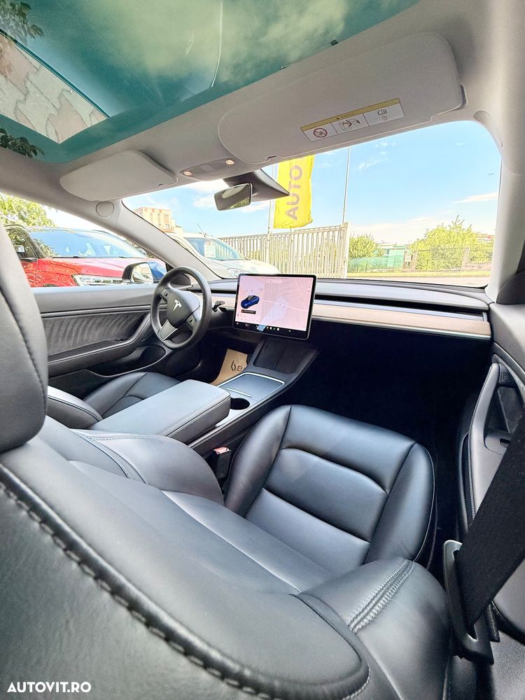 Tesla Model 3 - 7