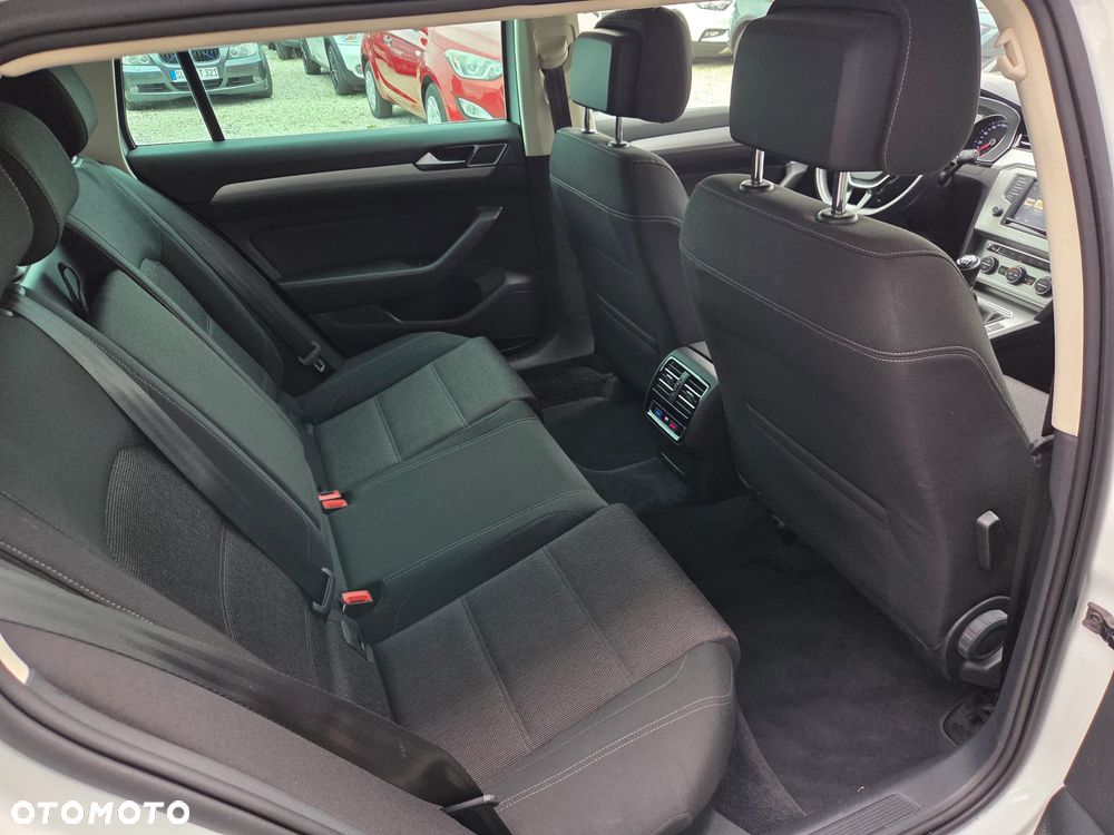 Volkswagen Passat 2.0 TDI (BlueMotion Technology) Comfortline - 11