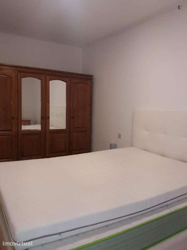 Quarto - localizado em Sé de Braga e São Lázaro Braga - Grande imagem: 3/17