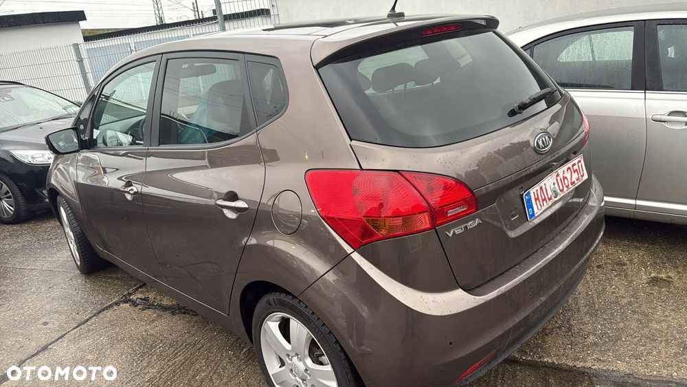 Hyundai i30 1.6 Premium EU5 - 2