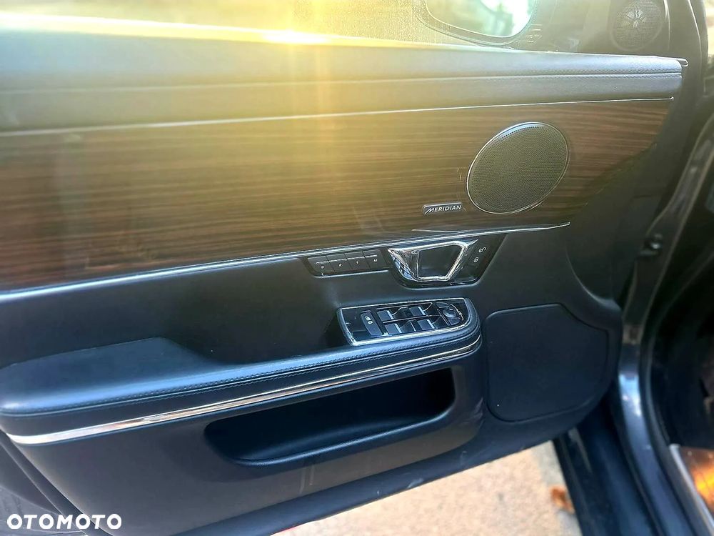 Jaguar XJ 3.0 D V6 Premium Luxury - 15