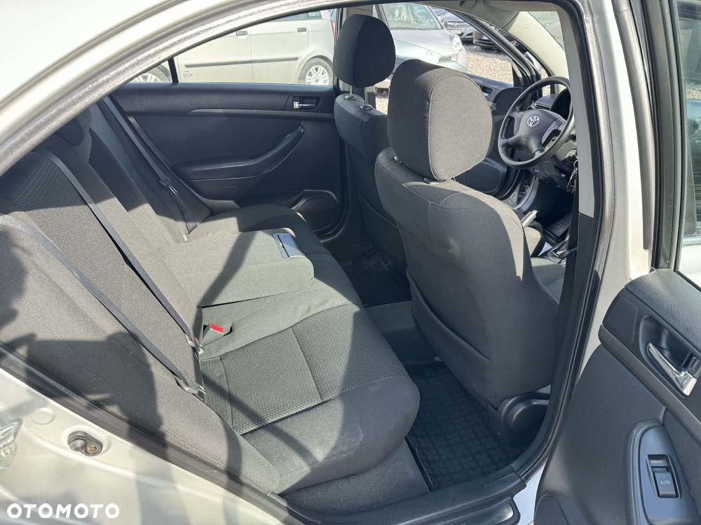 Toyota Avensis 1.8 VVT-i Sol Premium - 15