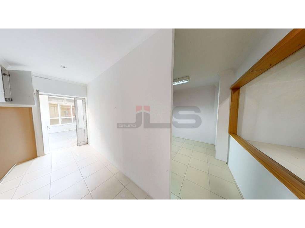 Apartamento T1 no Rés-do-Chão de 52m2 - Ideal para Habitação própri... - Grande imagem: 4/17