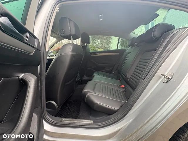 Volkswagen Passat 2.0 TDI 4Mot Elegance DSG - 10