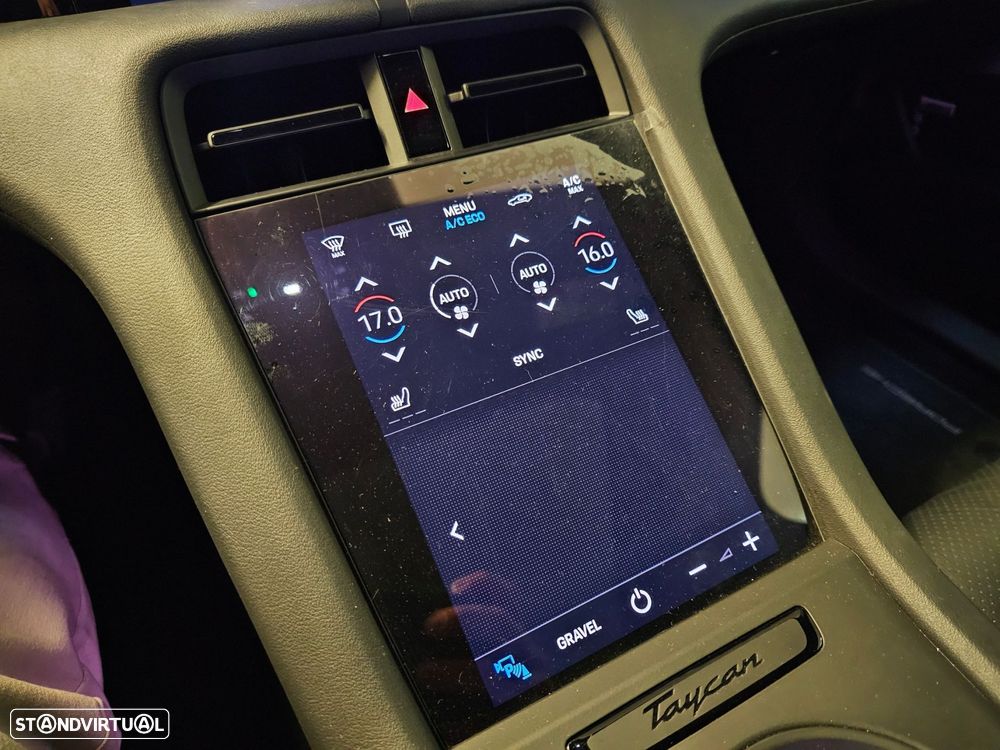 Porsche Taycan Cross Turismo 4 - 17