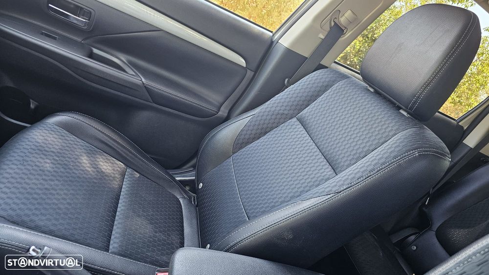 Mitsubishi Outlander - 24