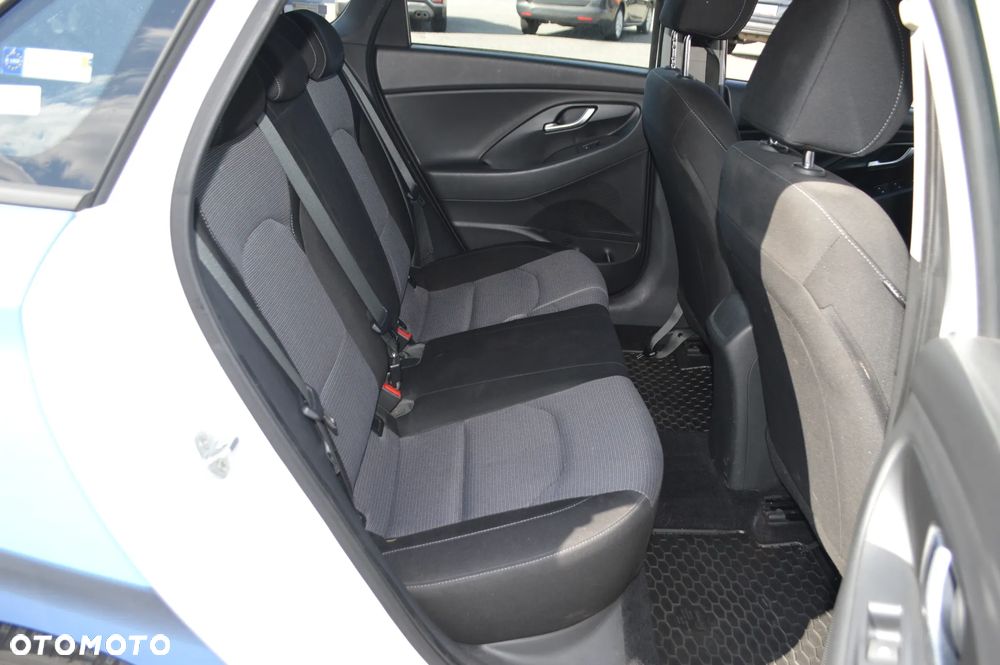 Hyundai i30 1.6 D Comfort - 13