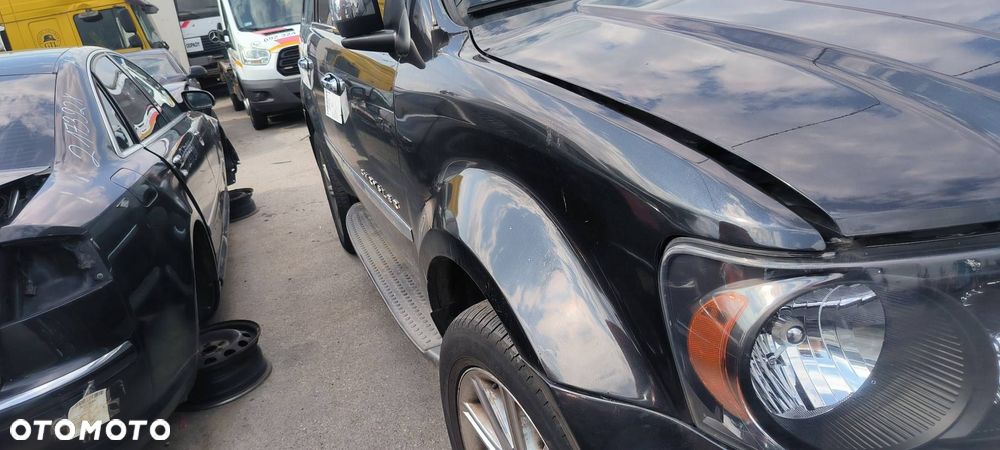 BŁOTNIK PRAWY PRZÓD CHRYSLER ASPEN 5.7 - 7
