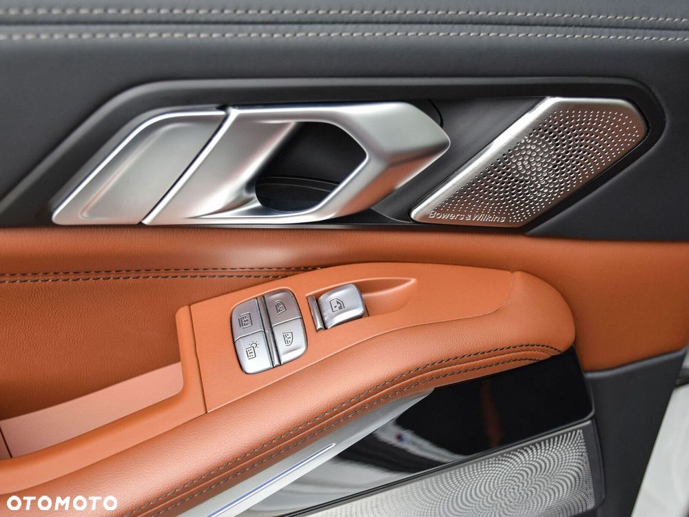 BMW X7 - 25