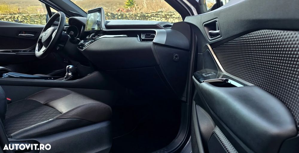 Toyota C-HR Lounge - 32
