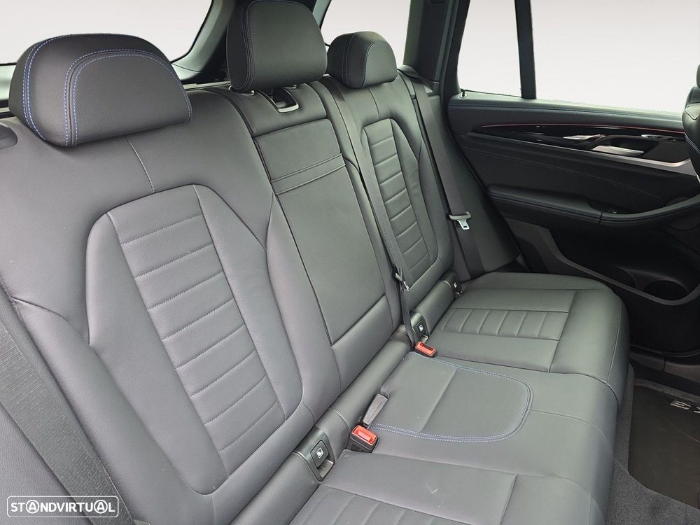 BMW iX3 M Sport Impressive - 8