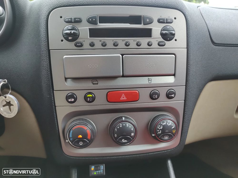 Alfa Romeo 147 1.6 TS Distinctive - 18