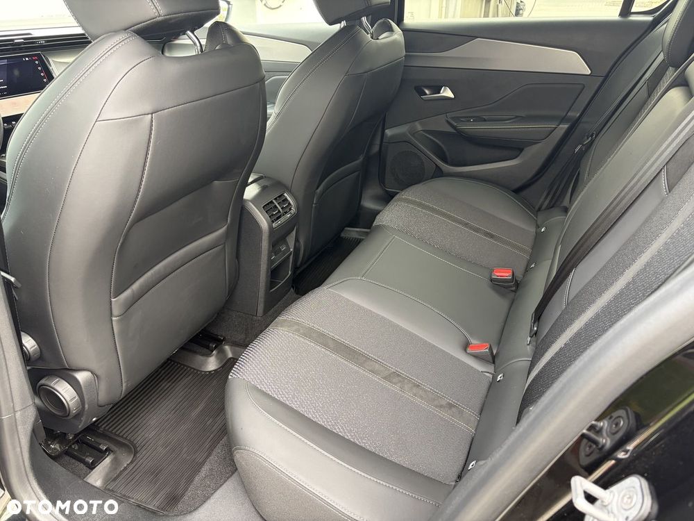 Peugeot 308 1.2 mHEV GT S&S e-DCS6 - 9