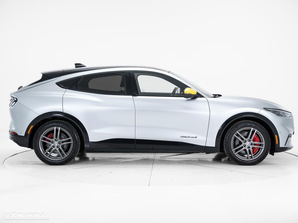 Ford Mustang Mach-E AWD - 3