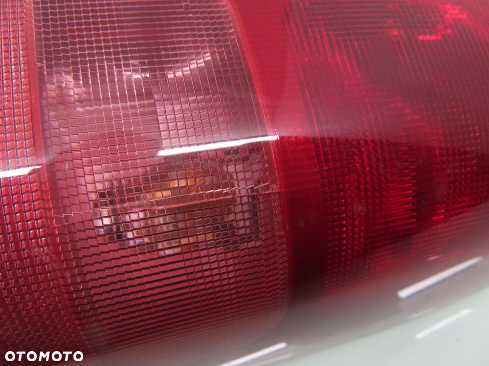 LAMPA PRAWA TYLNA RENAULT MASTER II - 4