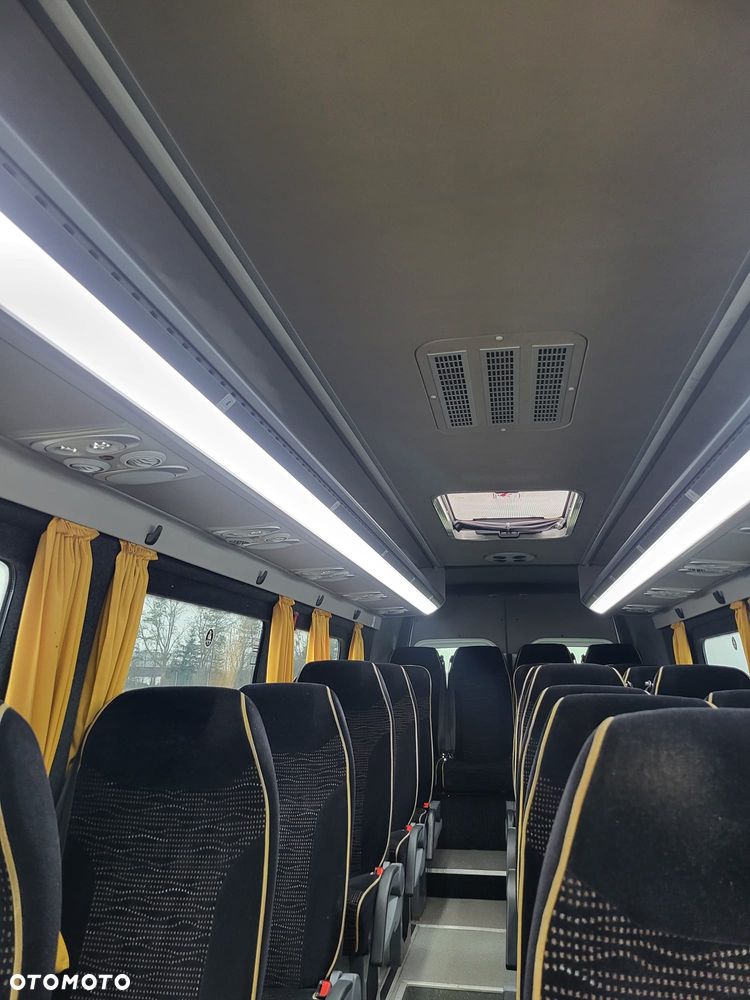 Volkswagen Crafter 24 - miejsca + 3 stojące - 15